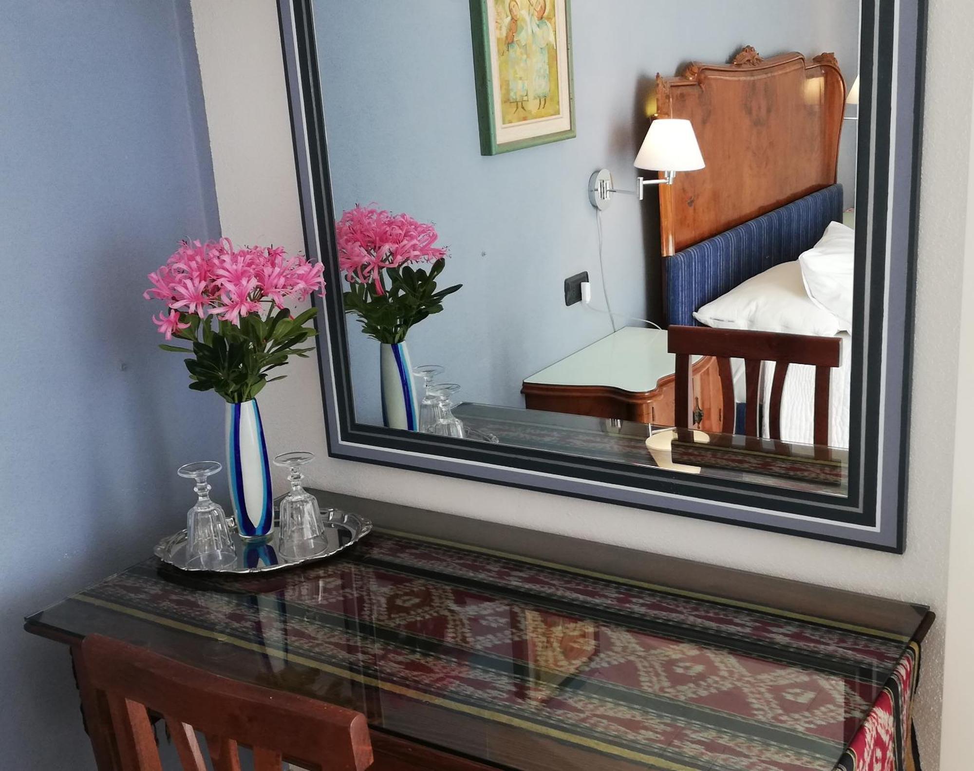 La Collina Since 2008 No Smoking B&B Varese Eksteriør billede